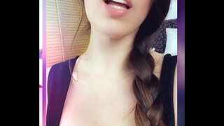 Видеоклиптер мастурбациялоо, 2020-жылдын февраль айынан баштап кийимдерди жана жылаңач кийимдерди кийүү