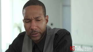 Негритянская падчерица Тели әти Обращался аның белән Ничек леди