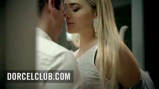 Rhyw angerddol hyfryd wraig Mia Malkova