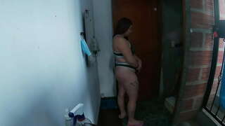 Tugaim cuireadh duit chun dul isteach ar an teach chun a teach feola agus fucks sé dom cosúil le soith féachaint ar go dtí deireadh