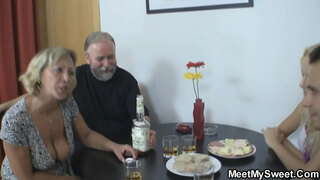 Гвардия красотка бери сексом менен эски парой