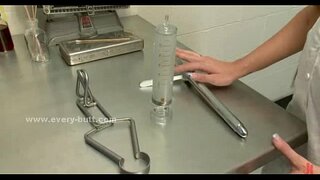 Огцом нэмэгдэж илжиг нь сувилагч тахиа иддэг