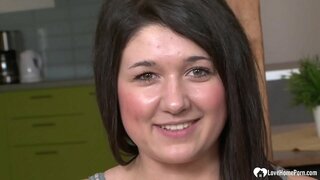 Amateur uzuri suck yake ngumu nyeusi dick na kupata wake puss fucked ngumu.