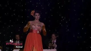 Renee fialan-Tsasatra amin&#039;ny New Orleans Burlesque Fetibe