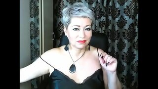 Heerlijk russische MILF t. haar zoete kut genadeloos in een hete prive-show ...